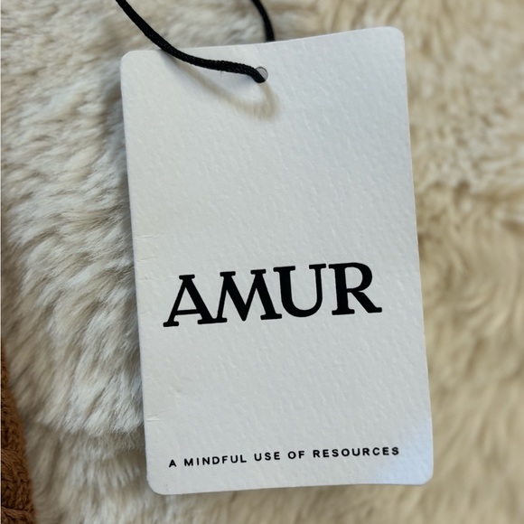 AMUR Cable Knit Crop Top - Picture 3 of 7